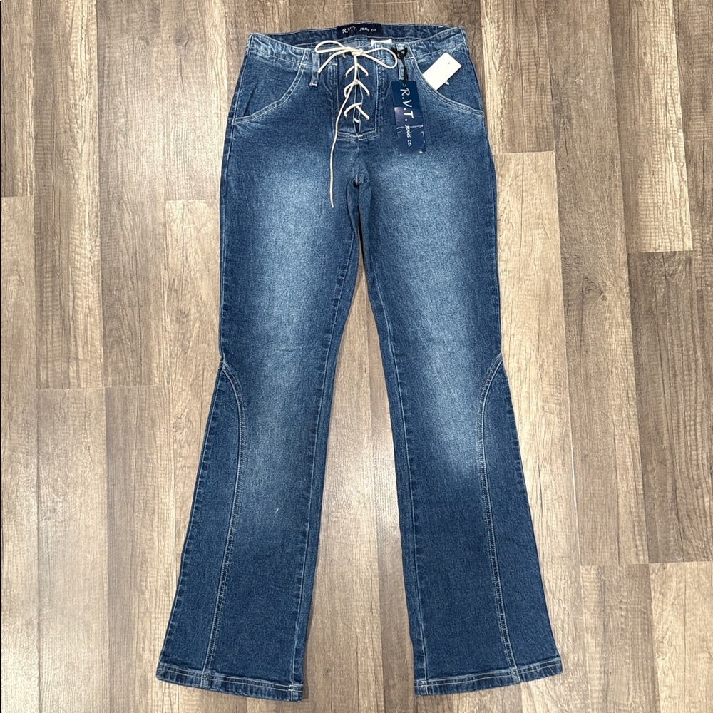 VINTAGE NWT R.V.T JEANS CO. Mid Wash Flare Jeans w/ Lace Front Detailing